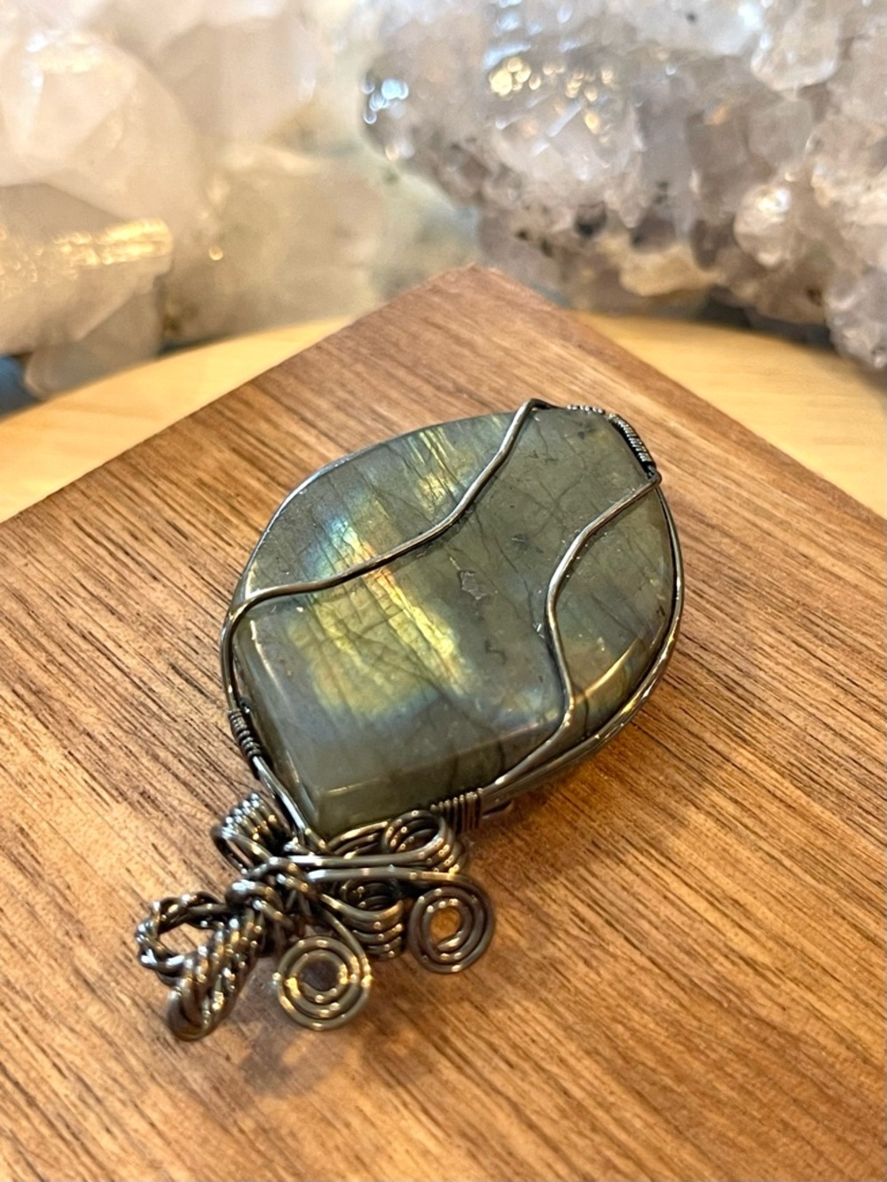 🌑Gun Metal Wire Wrapped Rainbow Labradorite Artisan Pendant🌑 - Picture 5 of 5